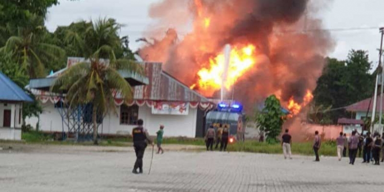 Kompleks Kantor Bupati Keerom Dirusak dan Dibakar Massa