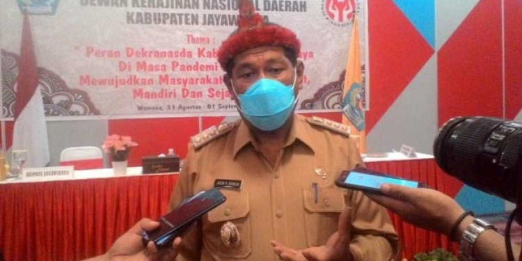 Gugus Tugas COVID-19 Jayawijaya Jemput Keluarga Yang Tidak Mau Isolasi