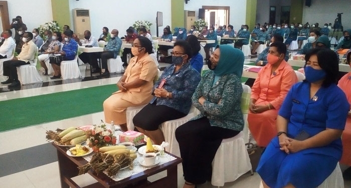 Tim penggerak PKK Kota Jayapura ketika mengikuti rapat konsolidasi di Kantor Walikota Jayapura, Selasa (16/3). (Foto: Andika)