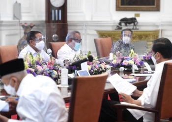 Caption Foto: Presiden Joko Widodo ketika melakukan rapat terbatas dengan Menteri Pemuda dan Olahraga. (istimewa)