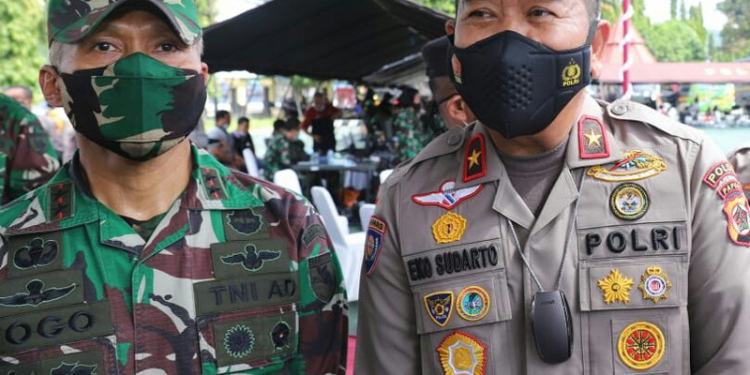 Wakapolda ketika diwawancarai wartawan usai tinjau gebyar vaksin di Kantor Gubernur
