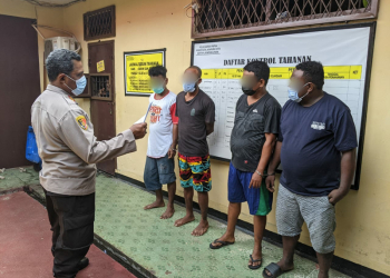 Suasana Kapolsek berikan arahan kepada para tersangka di Mapolsek Japut