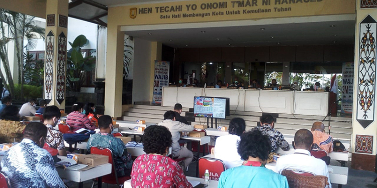 suasana rapat evaluasi Pemkot dengan Satgas Covid-19 terkait penanganan Covid-19