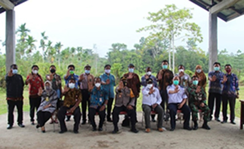 Bupati Kabupaten Keerom, Piter Guspager meminta pengembangan Bandara Senggi. 