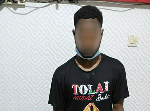 pelaku pembawa narkoba dan barang bukti, yang diamankan Tim Resnarkoba Polres.