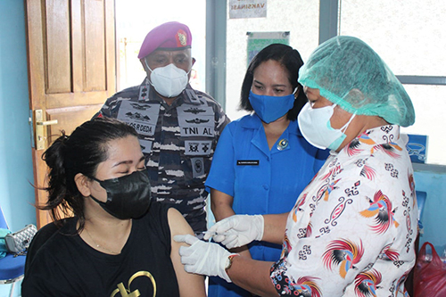   Suasana Danlanal Biak, pantau vaksinasi di ru