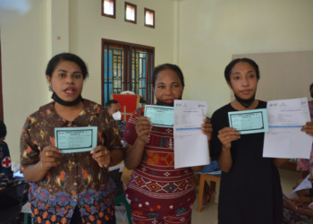 Suasana warga Dok 9 yang telah divaksinasi, dalam kegiatan serbuan vaksin Lantamal X Jayapura