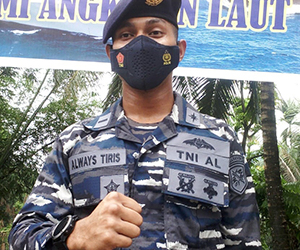 Letda Laut (P) Always GH Tiris, putra seorang Juru Parkir raih gelar Adhimakyasa pada AAL di Surabaya.