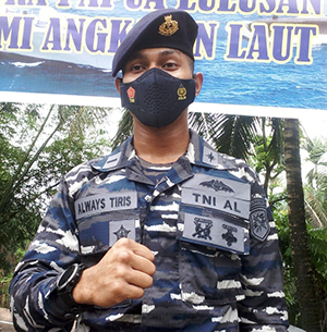 Letda Laut (P) Always GH Tiris, putra seorang Juru Parkir raih gelar Adhimakyasa pada AAL di Surabaya.