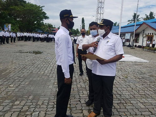 Suasana penerimaan SK CPNS dari Formasi Umum