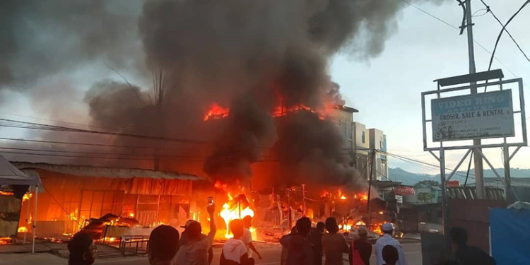 suasana kebakaran, di Pasar Lama Abepura.