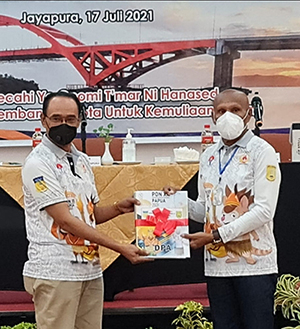 suasana penyerahan DPA, dari Ketua Umum SUB PB PON ke Bendahara SUB PB.