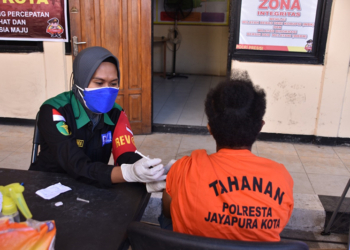 suasana pelaksanaan vaksin, bagi tahanan di Mapolresta Jayapura Kota. Sabtu, (10/07/2021).
