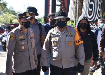 Suasana Kapolresta dan Kapolsek Abe. Memantau kegiatan demo, di Uncen Waena.