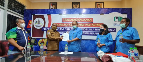 suasana MOU PDAM dengan Panitia Peparnas ke 16 Papua, terkait pemilihan air kemasan merek Robongholo di Peparnas 16.