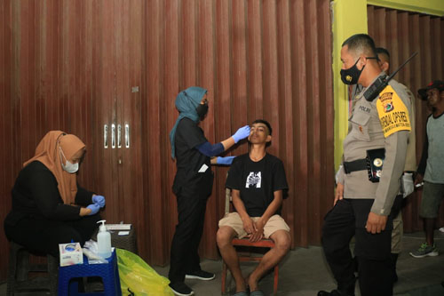 suasana Rapid Antigen bagi Warga Kota, yang terjaring Rasia Petugas dalam Operasi Yustisi di Abepura dan Heram.