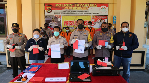 suasana Polres rilis kasus dugaan pembuatan Surat PCR palsu, di Kabupaten Jayapura.