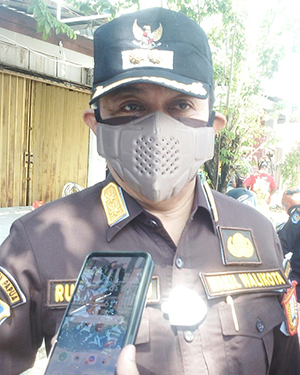 ketika wawancara Wakil Walikota usai meninjau proses Operasi Yustisi, di PTC Entrop Jayapura Selatan.