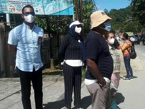 suasana Pansus Covid 19 DPRD Kota, tinjau pelaksanaan Operasi Yustisi Masker. Di PTC Entrop, pada jumat, (6/08/2021).