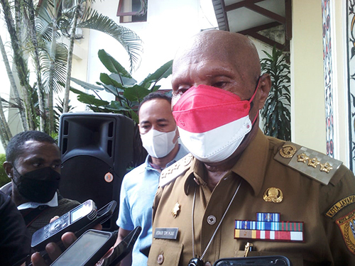 Walikota Jayapura, ketika dijumpai para awak media. Di Kantor Walikota, pada senin pagi.