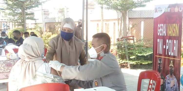 Ratusan Siswa SMA  Negeri 2 Jayapura Jalani Vaksinasi Tahap 2