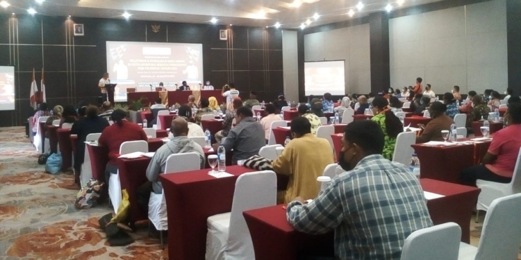 100 Pelaku Usaha Kerajinan Ikut Pelatihan Jelang PON ke XX di Klaster Kota Jayapura