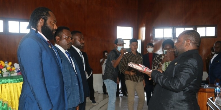 Bupati Tolikara Sampaikan Nota Pengantar LKP Tahun Anggaran  2020