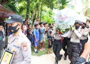Kapolda Jambi Antarkan Jenazah Siswa Seba Alm Denis Yonas Trangen Ke Papua
