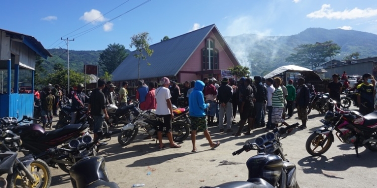 Warga Tolikara Resah, Harga BBM Melonjak Hingga 100 Ribu Per Liter