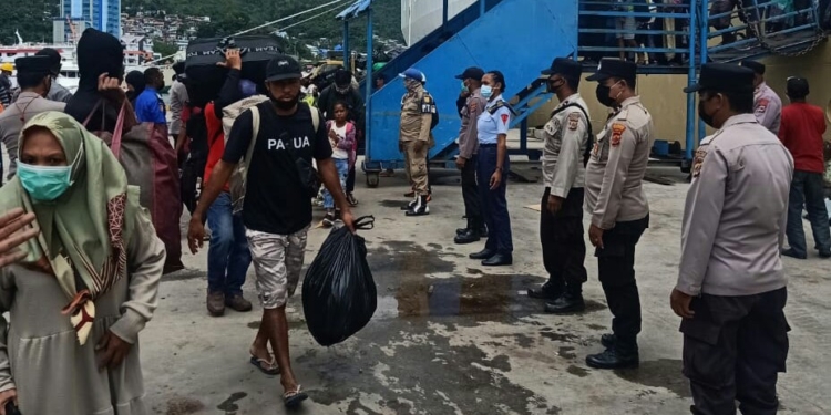 50 Penumpang KM.Labobar Di Nyatakan Reaktif Setelah Dilakukan Tes Rapid Antigen