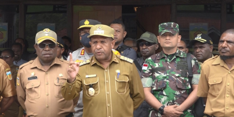 Bupati Pegubin Terima Aspirasi Massa Pencaker OAP