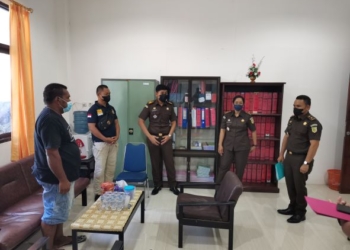 Tersangka Korupsi Dana Kampung di Serahkan ke Jaksa