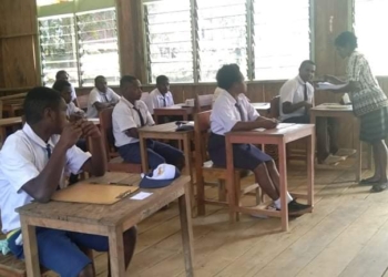 Terkendala Jaringan Internet, SMP Negeri 1 Timepa Tetap Antusias Laksanakan Ujian Manual