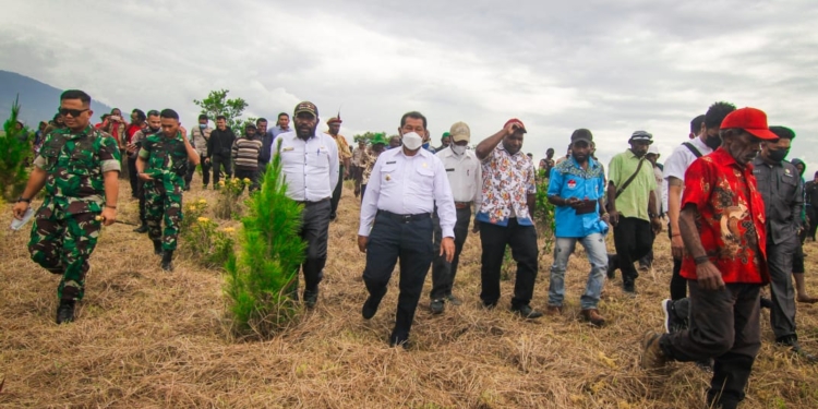 Bupati Jayawijaya Berkunjung Ke Distrik Walesi Sekaligus Resmikan Agrowisata Kopi
