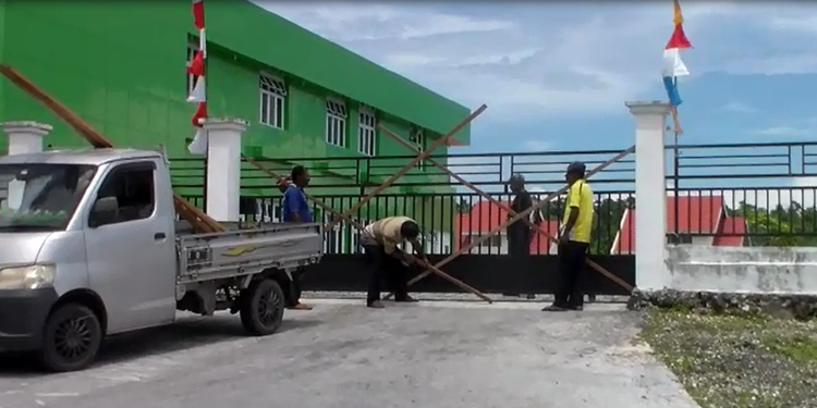 Tuntut Ganti Rugi Pembayaran Tanah Adat, Puskesmas Bosnik Dipalang Warga
