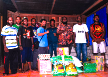 Kepala Puskesmas dan Kader Nasdem Salurkan Bantuan Sembako kepada Mahasiswa Yahukimo Kota Study Jayapura