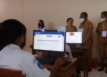 Penjabat Walikota Tinjau ANBK dan PTS Tingkat SMP Kota Jayapura