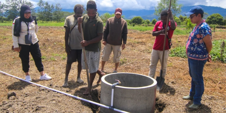 Atasi Kebutuhan Sumber Air Dilahan Kritis, Stiper Petra Baliem Wamena Bangun Sumur Renteng