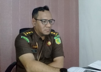 Kejari Jayapura Tahan Dua Tersangka Korupsi Pembangunan Jalan Trimuris Kasonaweja