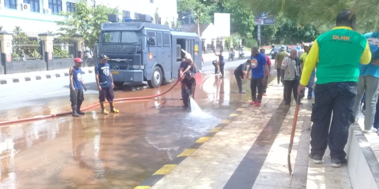 DLHK Kota, BPBD Papua dan Polda Papua Kolaborasi Bersihkan Sedimen Lumpur Didepan Kantor Gubernur DOK II Jayapura