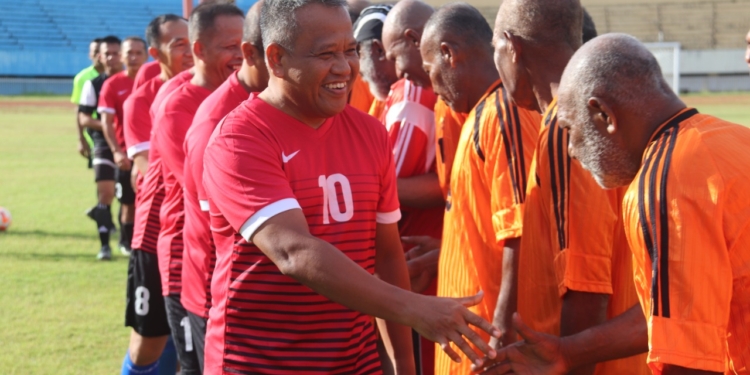 Wujudkan Kebersamaan Pangdam XVII/Cenderawasih Olahraga Bersama Insan Pers dan Mantan Pemain Persipura