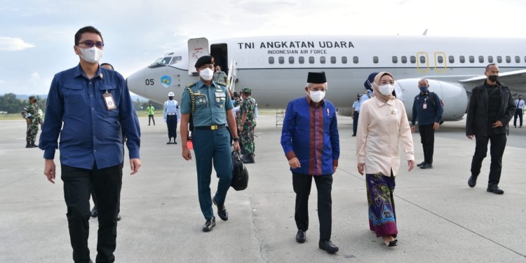 Tempuh Penerbangan Selama 5 Jam , Ini Agenda Wapres di Papua