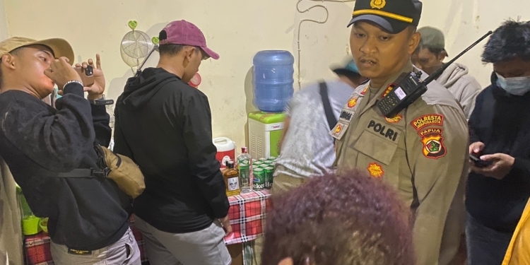 Kapolsek Japsel : Tidak ada Lagi Jual Beli Miras Dikawasan Entrop, Termasuk Kata Sandi “Ada”