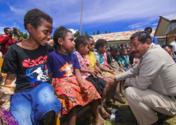 Dengar Langsung Asmara, Bupati Blusukan ke Distrik Asologaima