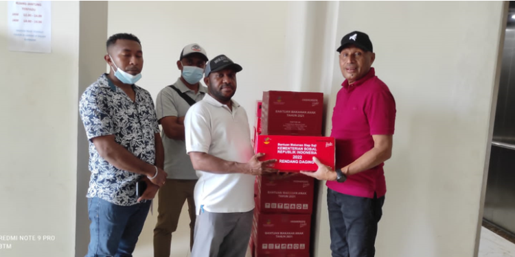 BTM Serahkan Bantuan Kemensos Untuk Rumah Sakit dok II