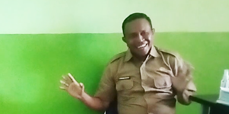 Kepala Kantor Badan Kesatuan Bangsa dan Politik (Kesbangpol) Provinsi Papua Tengah, Theopilus Yusan Ayomi