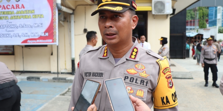 Kapolresta Jayapura Kota, AKBP. Victor, Mackbon SH, S.IK,MH, M,Si