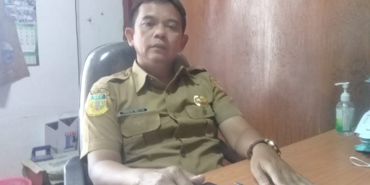 Sekertaris Dinas Pendidikan dan Kebudayaan Kota Jayapura, Abdul Majid saat memberikan keterangan kepada wartawan nokenlive.com di ruang kerjanya, Senin, (27/2/23). (FOTO ANDIKA PAMAN)