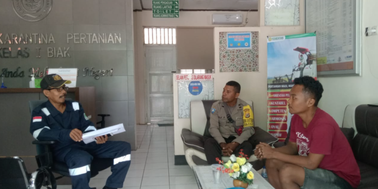 Pemilik ternak puluhan ekor sapi serta 7 kulbox daging sapi potong insial JJ ketika dimintai keterangan petugas kantor Karantina Pertanian Kelas 1 Biak Numfor.