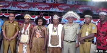 Budaya adat perkawinan masyarakat Biak ditampilkan pada kegiatan festival budaya Biak.